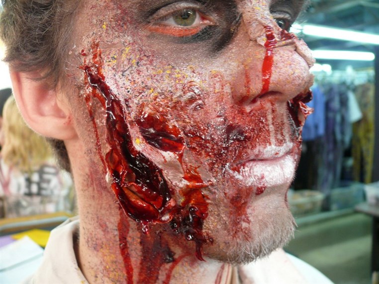 28 Horrifying Halloween Makeup Ideas That Look a Little Too Real